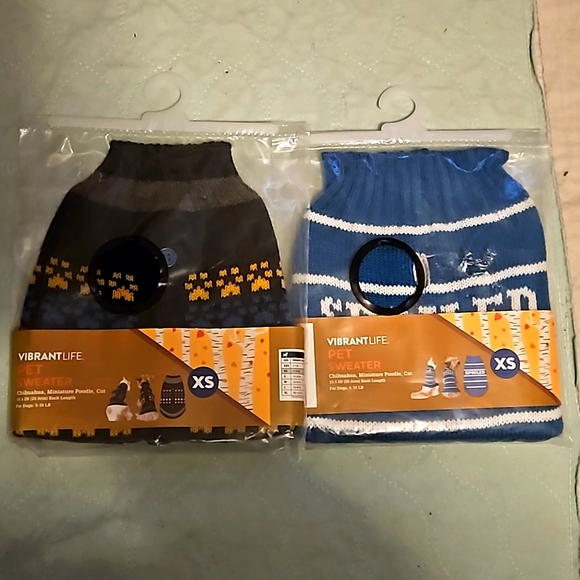 Dog or Cat Sweaters (2) NIB Both size XS up to 15 lbs for Chihuahua, minis - Picture 1 of 8
